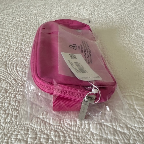 Sonic Pink Lululemon 1L Everywhere Belt Bag Extended Strap NWT - Picture 6 of 12